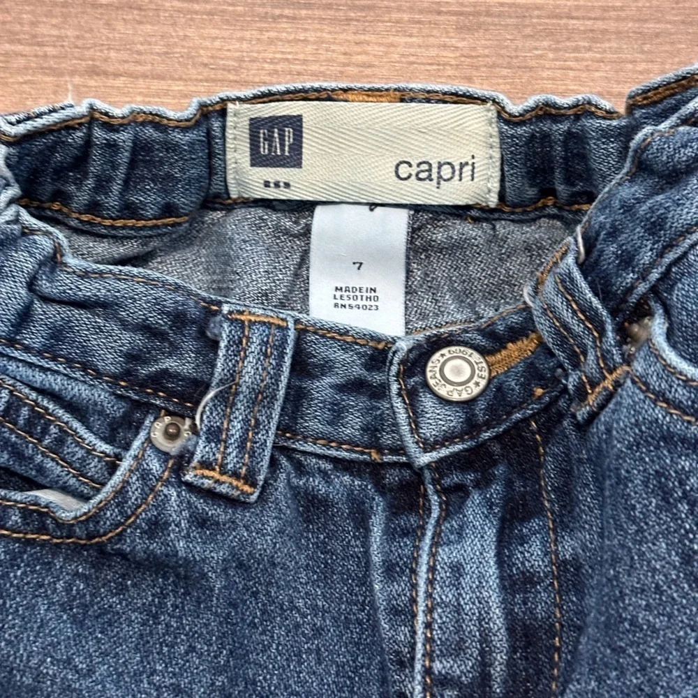 Gap Girls Size 7 Denim Capri Blue Jeans Flare Leg Medium Wash